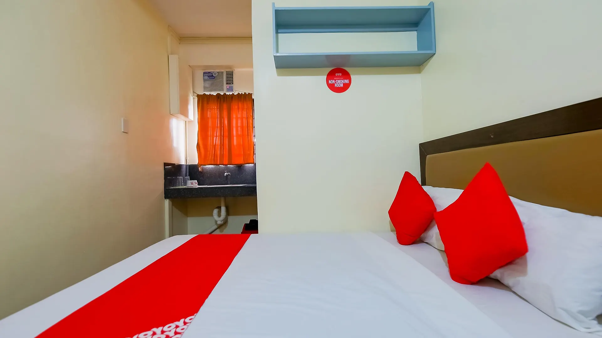 Oyo 431 Apollo 11 Apartelle Pasay 3*,