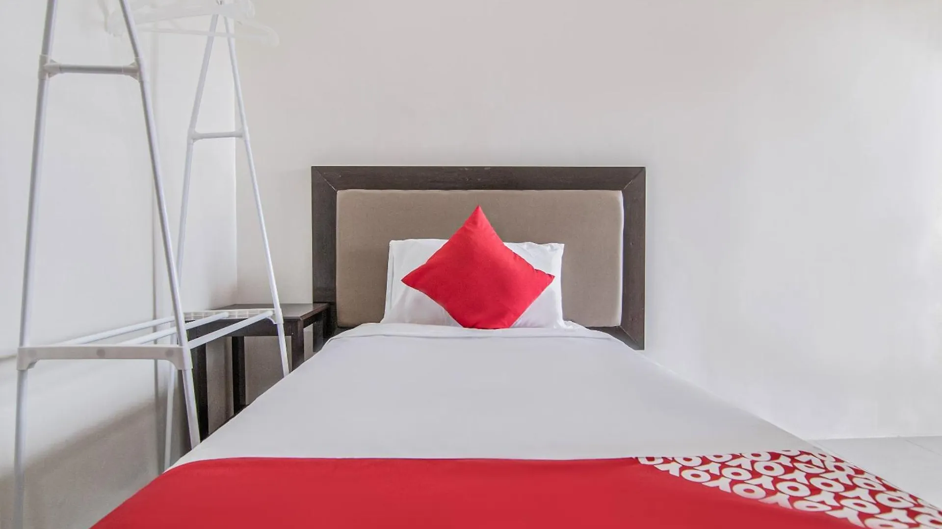 Oyo 431 Apollo 11 Apartelle Pasay 3*,