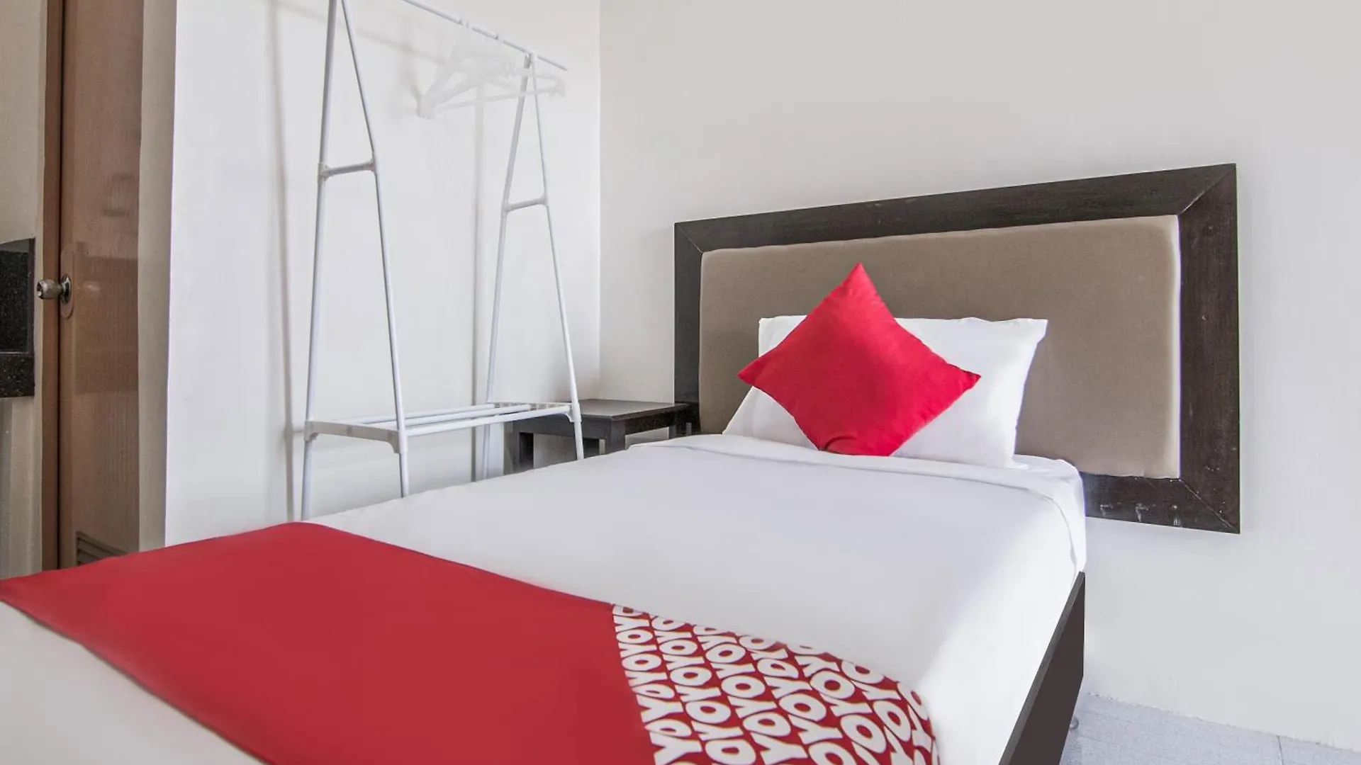 Oyo 431 Apollo 11 Apartelle Pasay