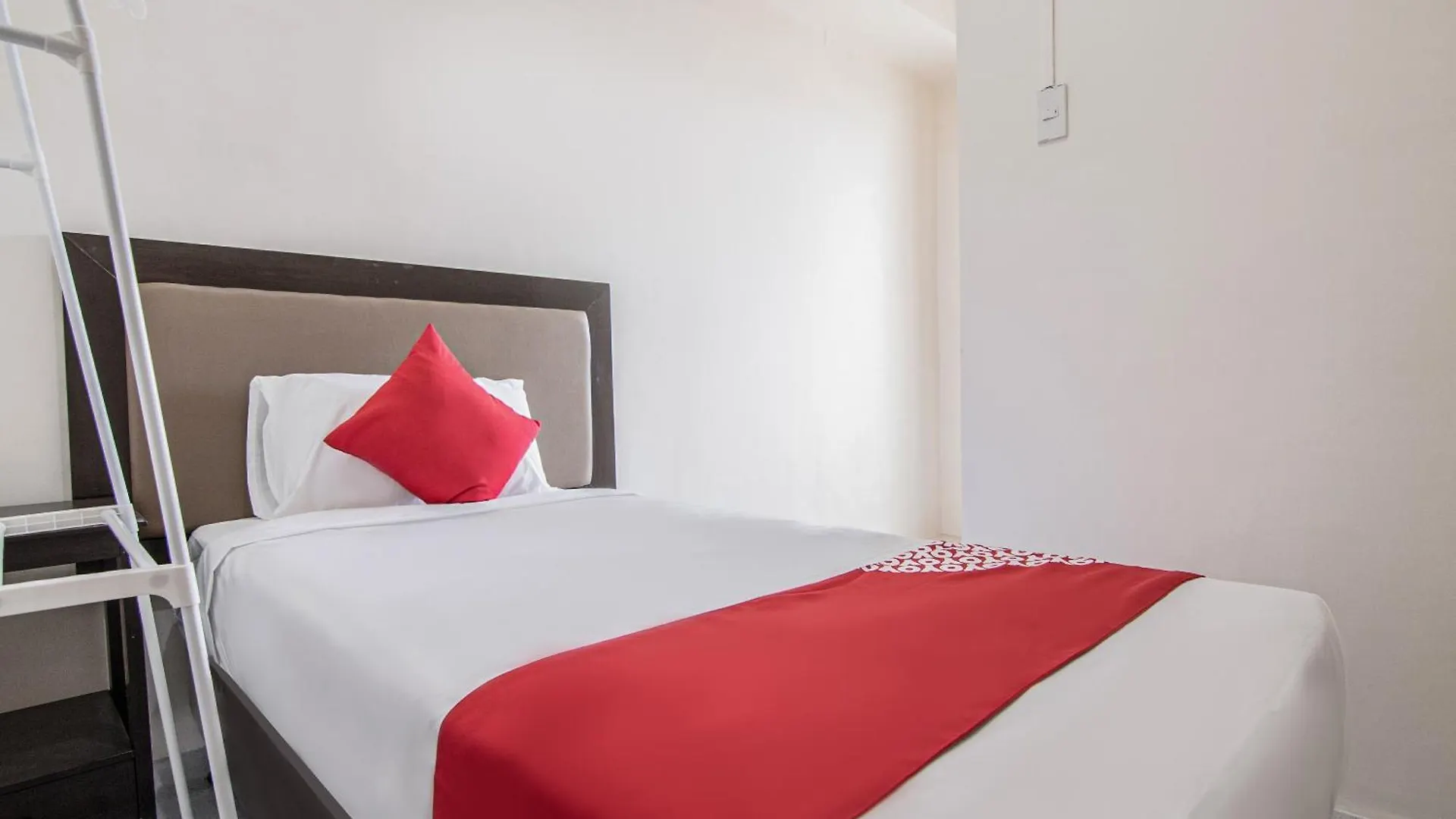 Oyo 431 Apollo 11 Apartelle Pasay Hotel