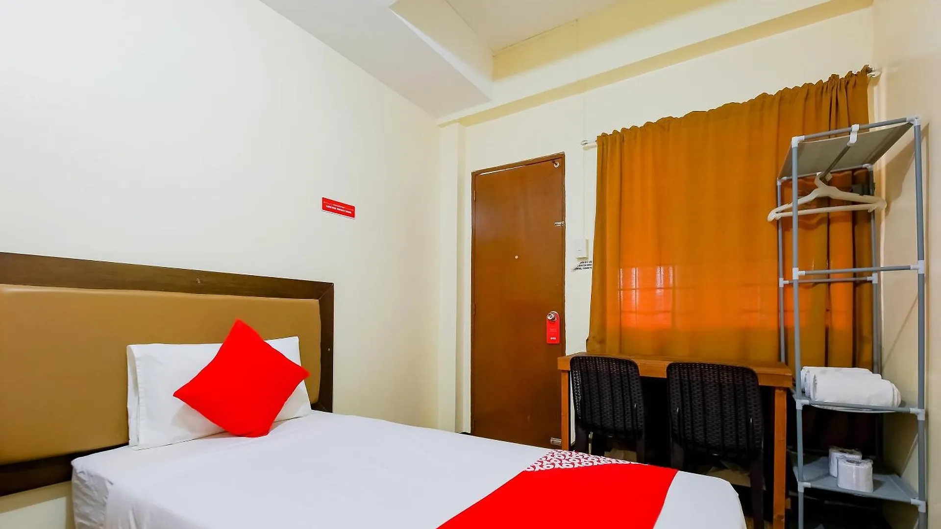 Oyo 431 Apollo 11 Apartelle Pasay Hotel