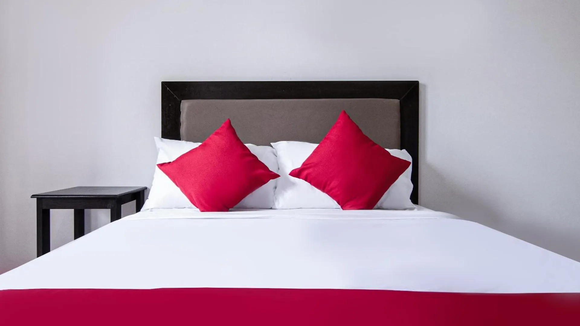 Oyo 431 Apollo 11 Apartelle Pasay Hotel